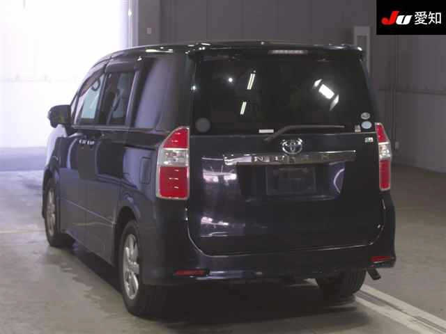 TOYOTA NOAH 2008