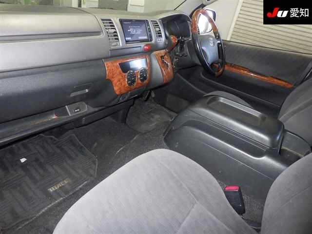 TOYOTA HIACE VAN 2011