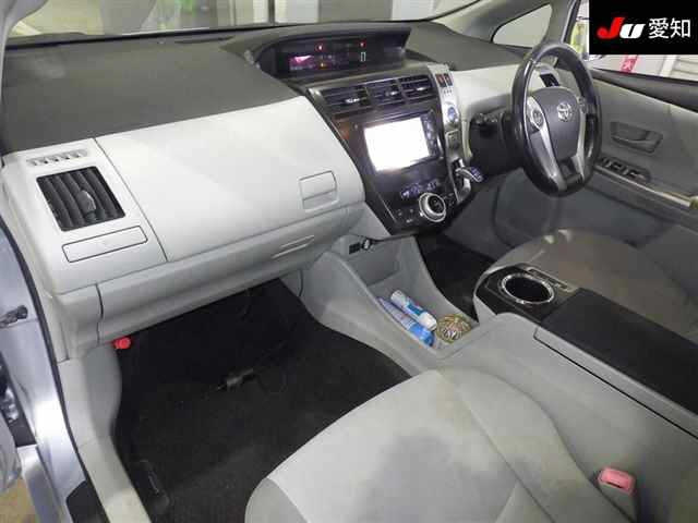 TOYOTA PRIUS ALPHA 2011