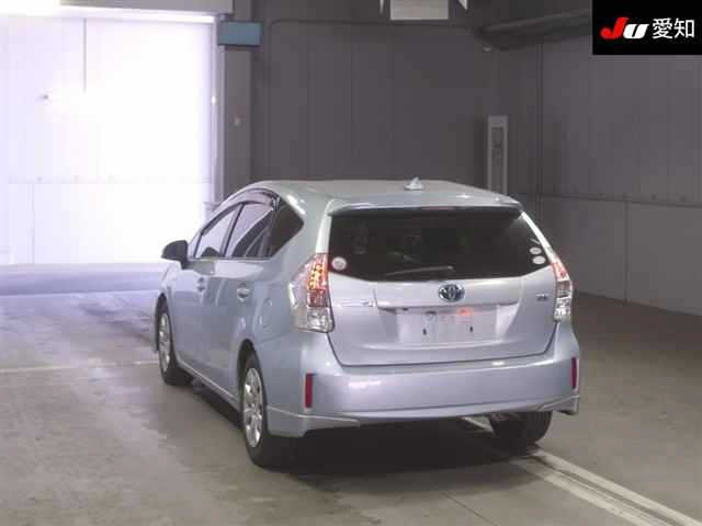 TOYOTA PRIUS ALPHA 2011