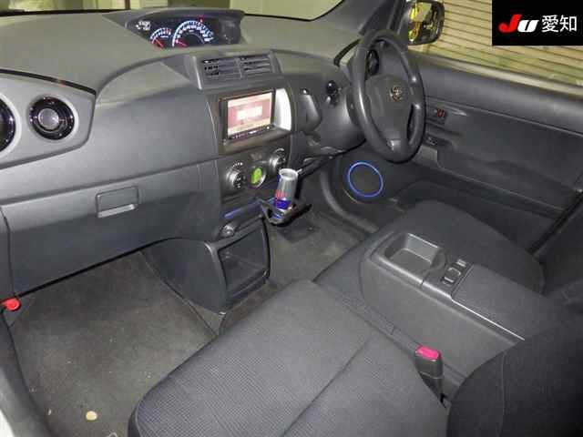 TOYOTA BB 2010