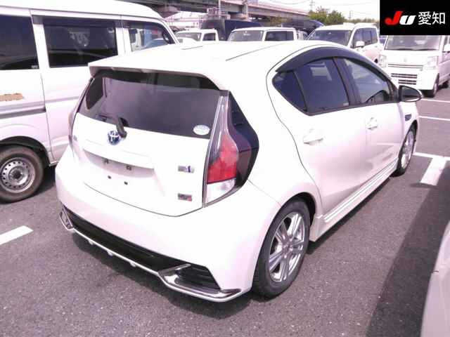 TOYOTA AQUA 2015
