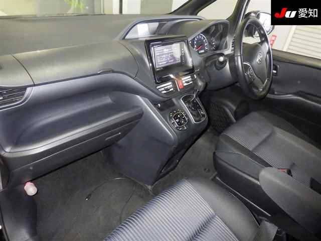 TOYOTA NOAH 2014