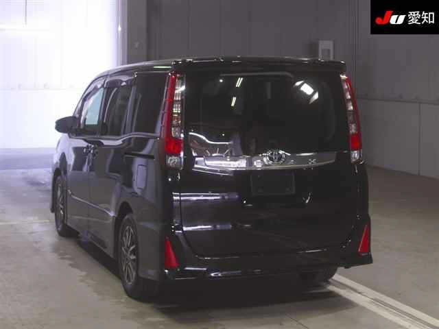 TOYOTA NOAH 2014