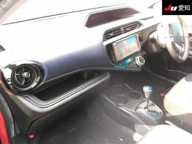 TOYOTA AQUA 2016