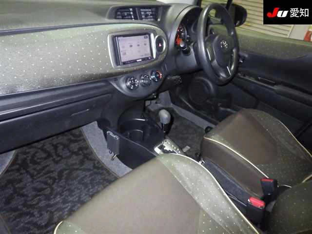 TOYOTA VITZ 2011