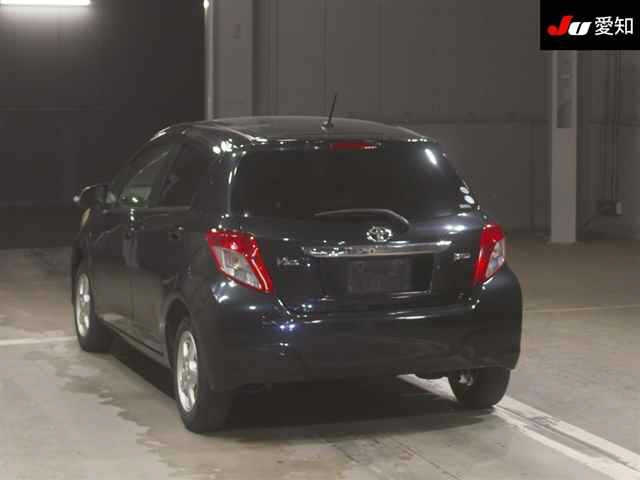 TOYOTA VITZ 2011
