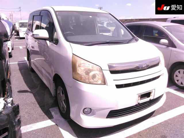 TOYOTA NOAH 2008