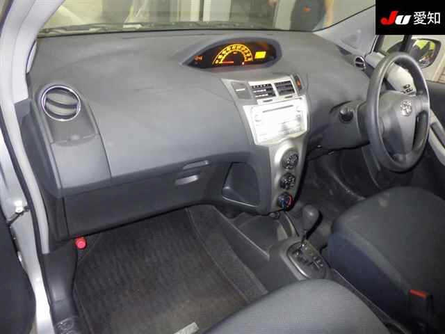 TOYOTA VITZ 2010
