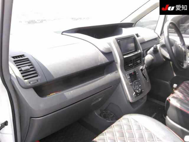 TOYOTA NOAH 2008