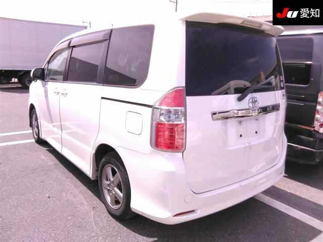 TOYOTA NOAH 2008