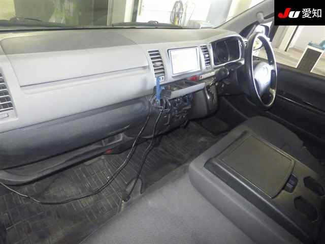 TOYOTA HIACE VAN 2011