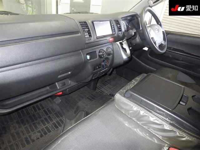 TOYOTA HIACE VAN 2018