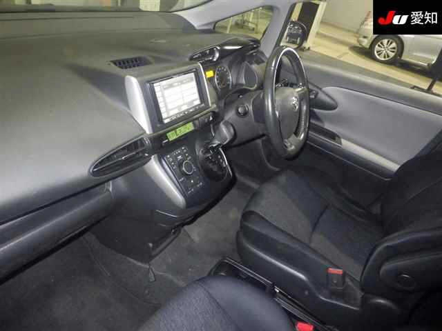 TOYOTA WISH 2011