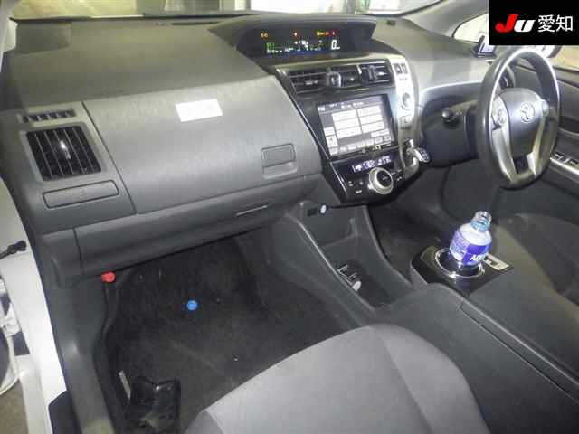 TOYOTA PRIUS ALPHA 2012