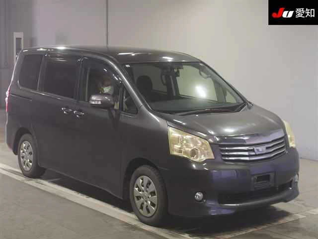 TOYOTA NOAH 2012