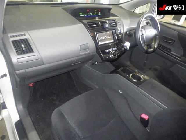 TOYOTA PRIUS ALPHA 2014