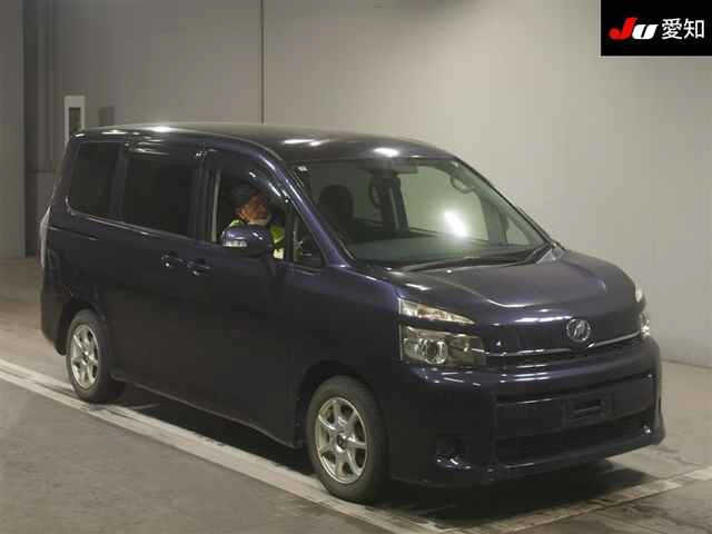 TOYOTA VOXY 2011