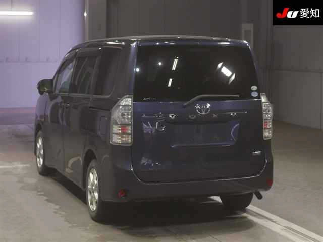 TOYOTA VOXY 2011