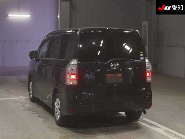TOYOTA VOXY 2012