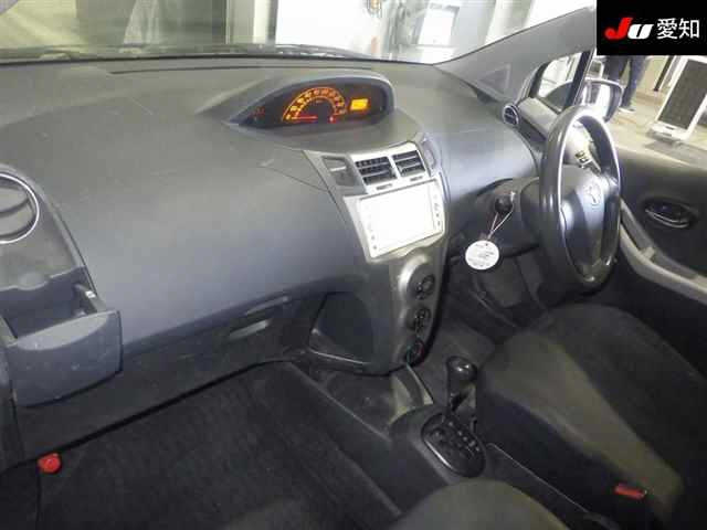 TOYOTA VITZ 2010