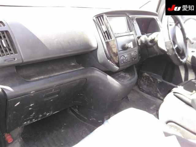 NISSAN SERENA 2010