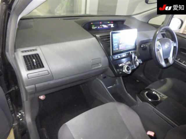 TOYOTA PRIUS ALPHA 2012