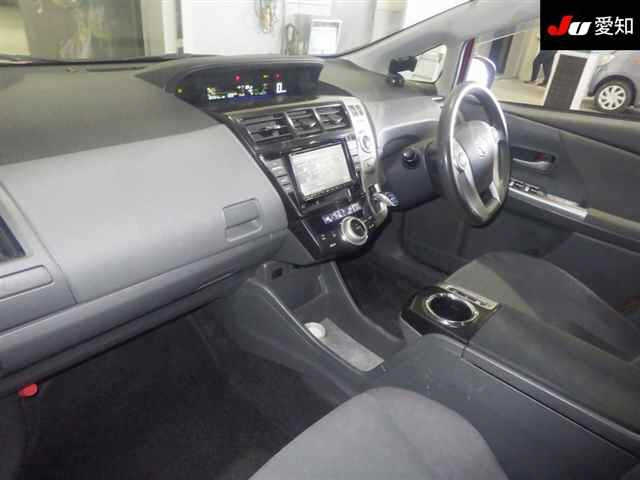 TOYOTA PRIUS ALPHA 2013