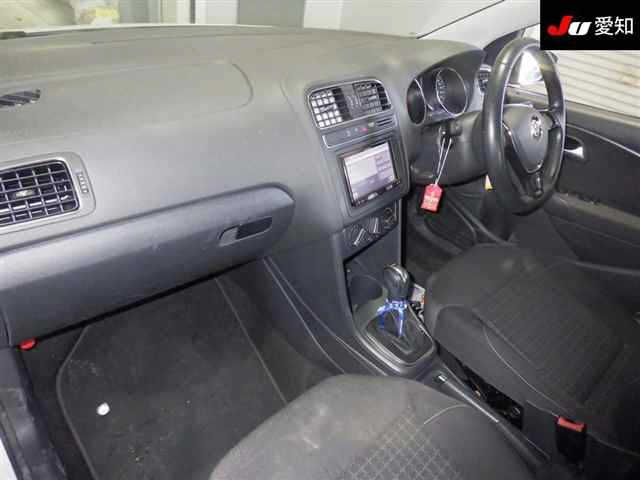 VOLKSWAGEN POLO 2015