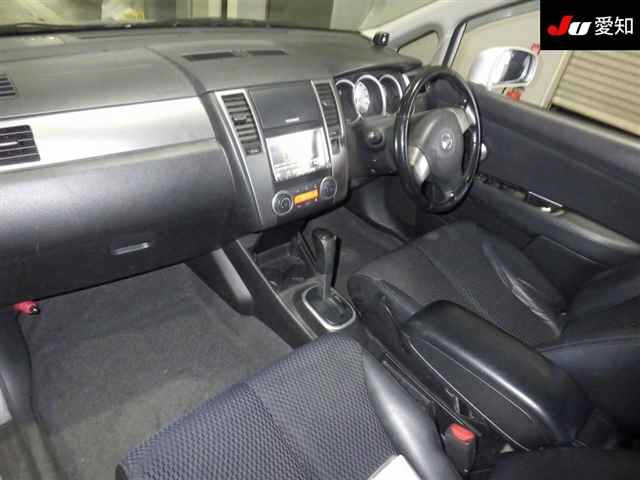NISSAN TIIDA 2010