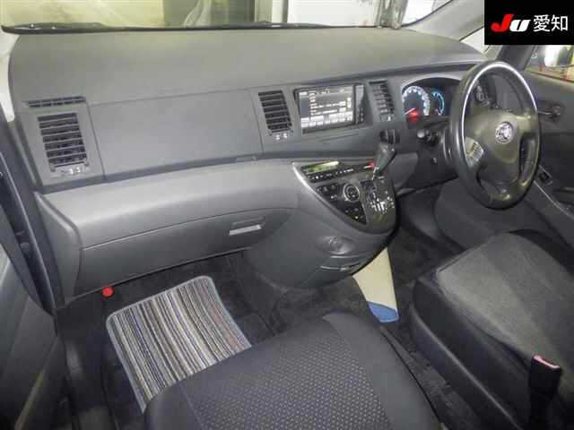 TOYOTA ISIS 2010