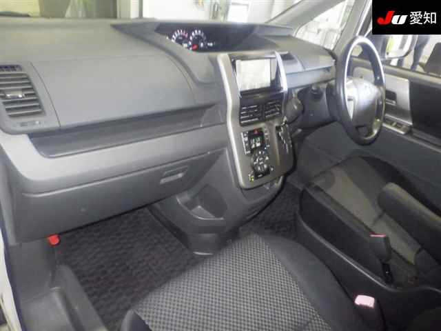 TOYOTA NOAH 2008