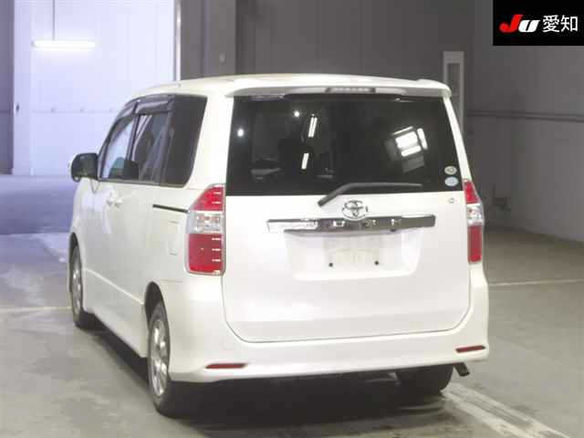 TOYOTA NOAH 2008