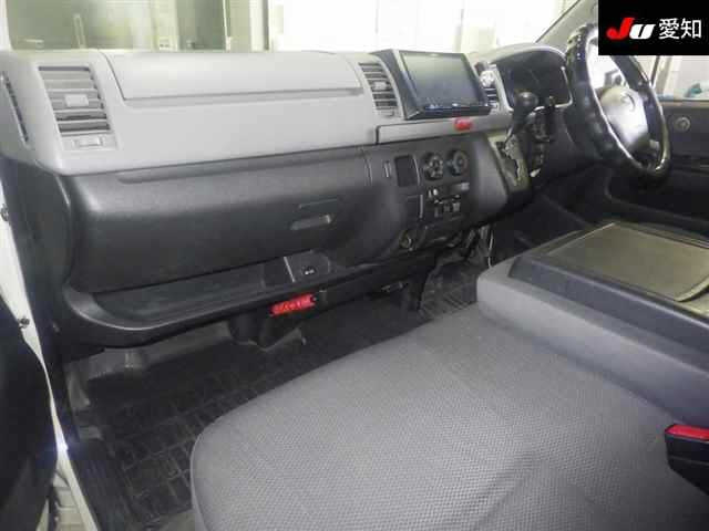 TOYOTA HIACE VAN 2013