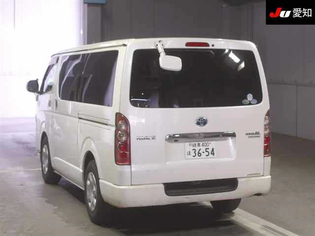 TOYOTA HIACE VAN 2013