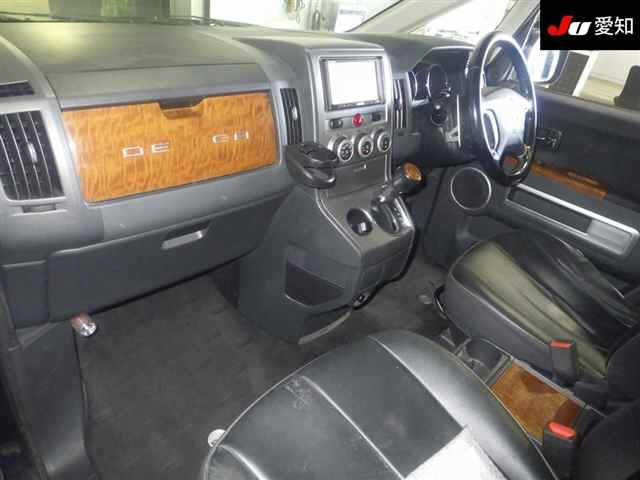 MITSUBISHI DELICA D5 2010