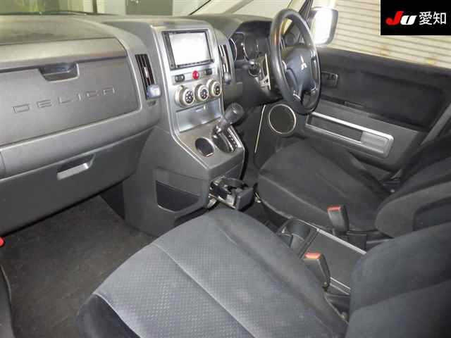 MITSUBISHI DELICA D5 2010