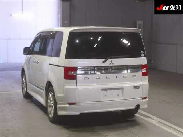 MITSUBISHI DELICA D5 2010