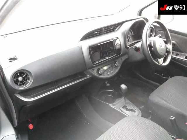 TOYOTA VITZ 2017
