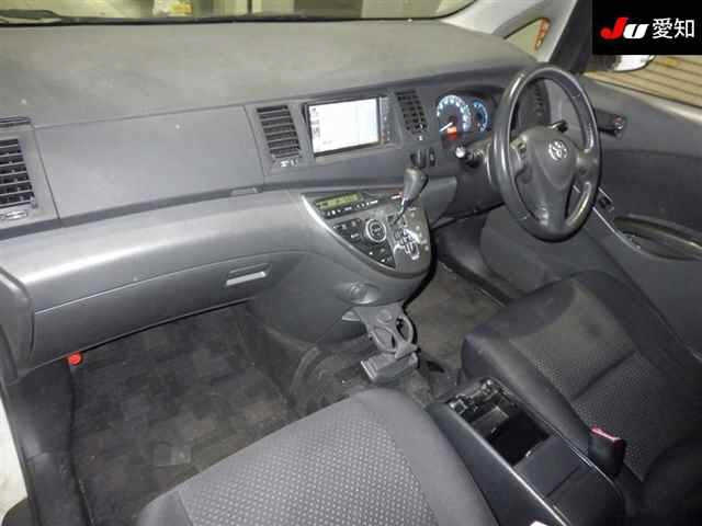 TOYOTA ISIS 2010