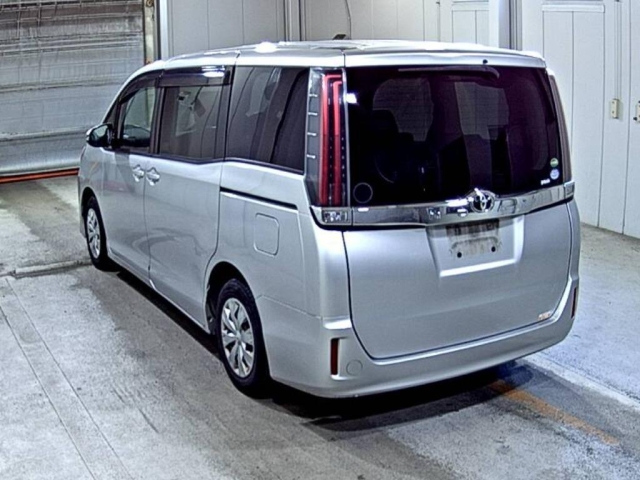 TOYOTA NOAH 2018