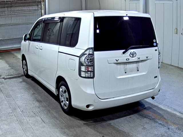 TOYOTA VOXY 2010