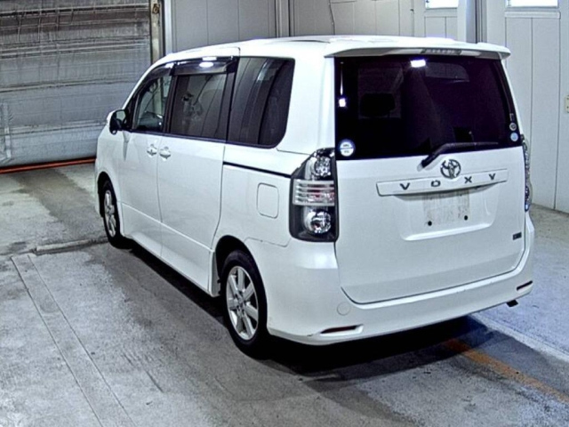 TOYOTA VOXY 2009
