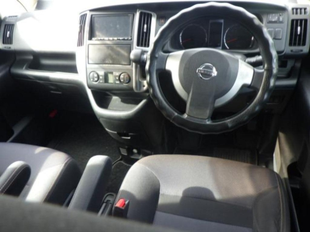 NISSAN SERENA 2009