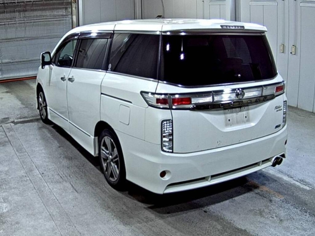 NISSAN ELGRAND 2010