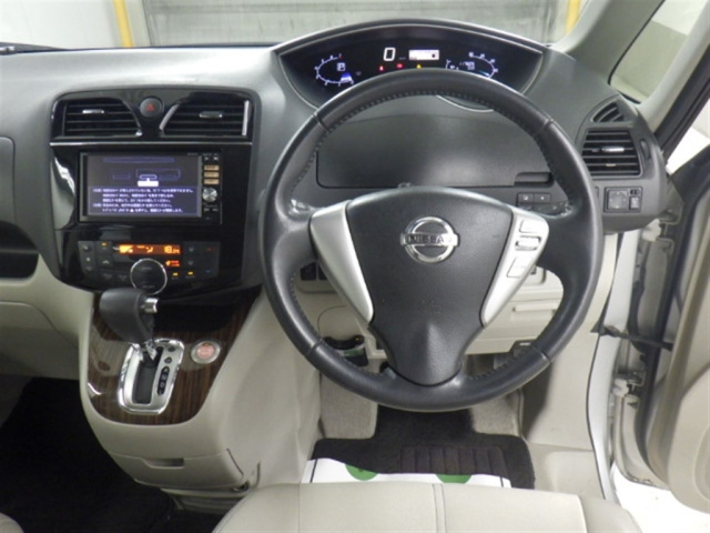 NISSAN SERENA 2014