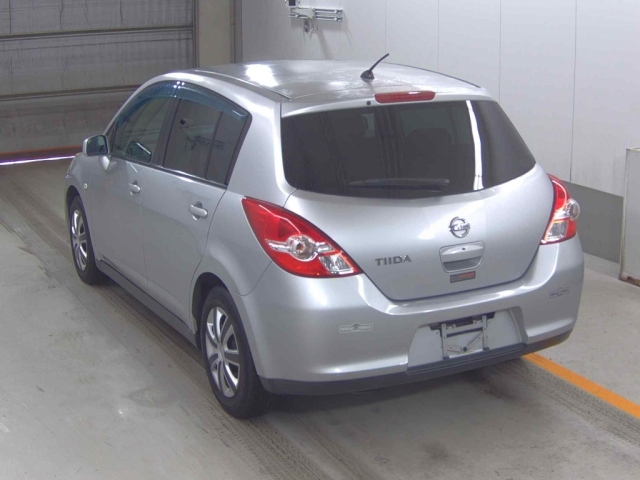 NISSAN TIIDA 2011