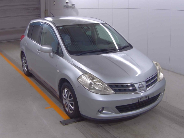 NISSAN TIIDA 2011