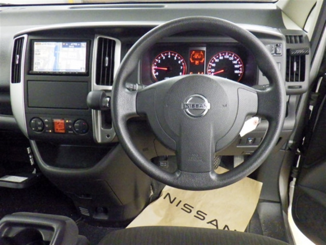 NISSAN SERENA 2008