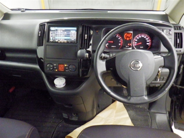 NISSAN SERENA 2010